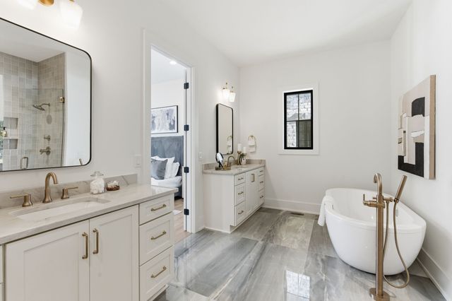 1525 Graybar Ln, Nashville, TN 37215