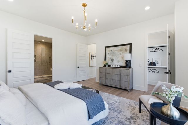 1525 Graybar Ln, Nashville, TN 37215