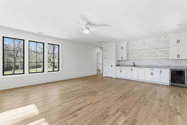 1525 Graybar Ln, Nashville, TN 37215