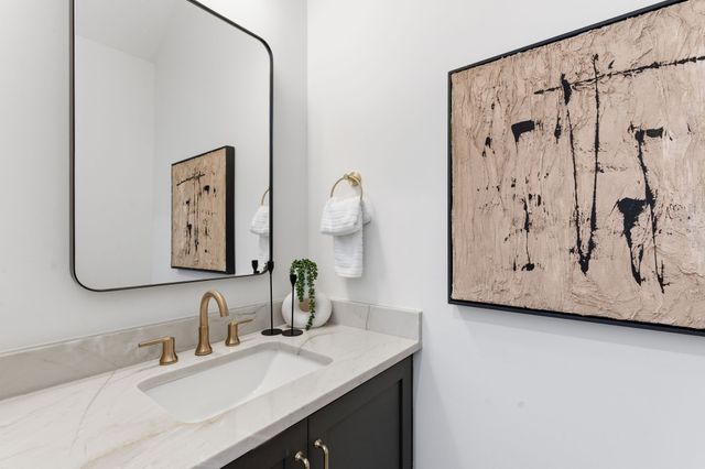 1525 Graybar Ln, Nashville, TN 37215