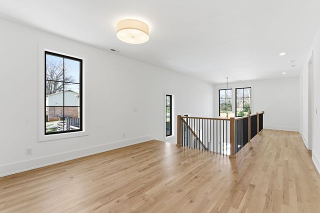 1525 Graybar Ln, Nashville, TN 37215