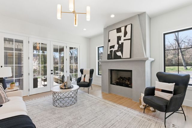 1525 Graybar Ln, Nashville, TN 37215