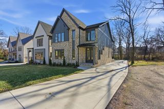 1525 Graybar Ln, Nashville, TN 37215