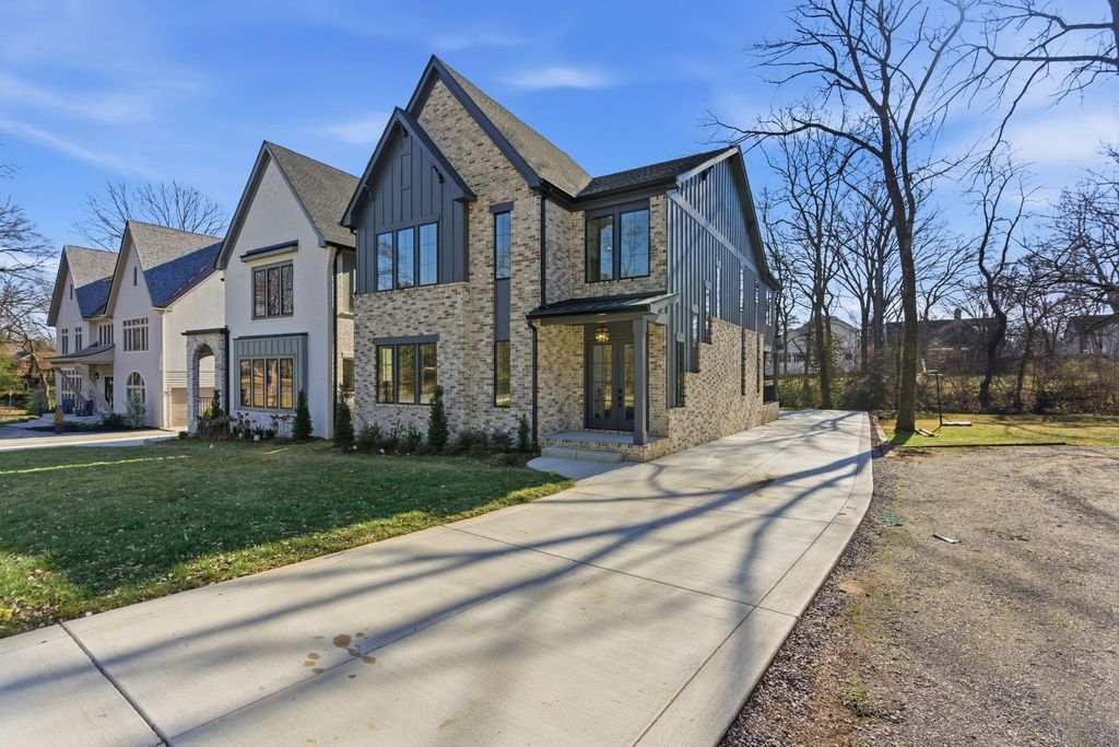 1525 Graybar Ln, Nashville, TN 37215