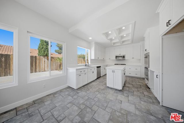 337 Morningside Terrace, Palmdale, CA 93551