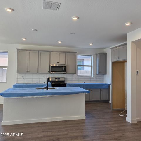 3037 E Villa Avenue, San Tan Valley, AZ 85143