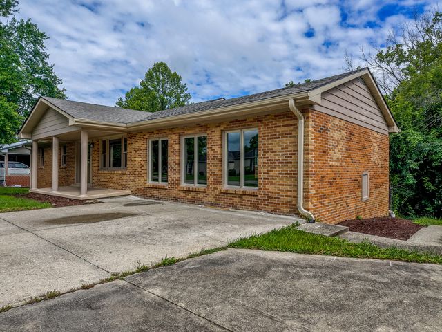 110 Keeton Avenue, West Liberty, KY 41472