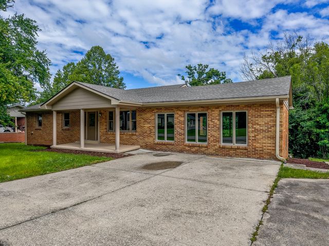110 Keeton Avenue, West Liberty, KY 41472
