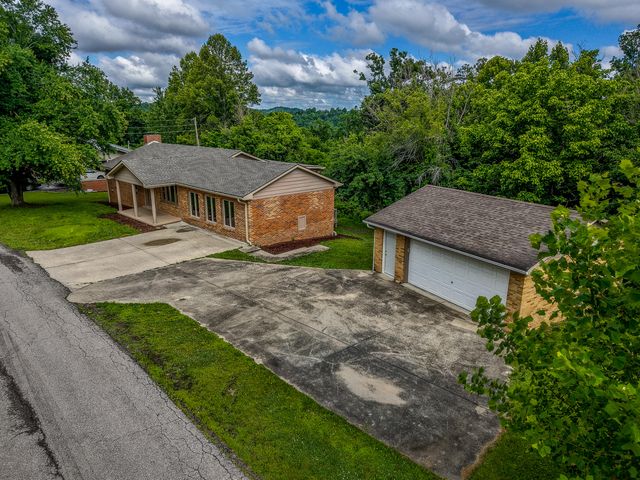 110 Keeton Avenue, West Liberty, KY 41472