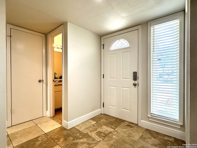 8533 ECHO CREEK LN, San Antonio, TX 78240