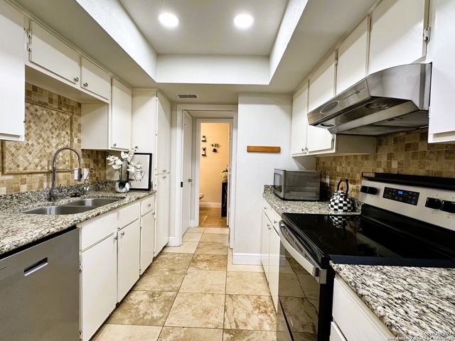 8533 ECHO CREEK LN, San Antonio, TX 78240
