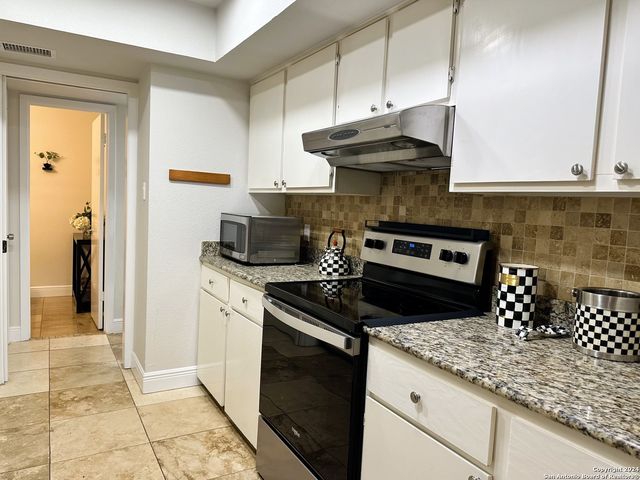 8533 ECHO CREEK LN, San Antonio, TX 78240