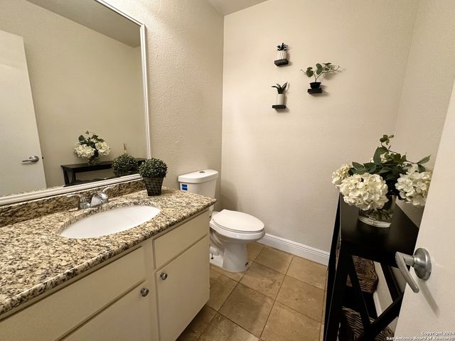 8533 ECHO CREEK LN, San Antonio, TX 78240
