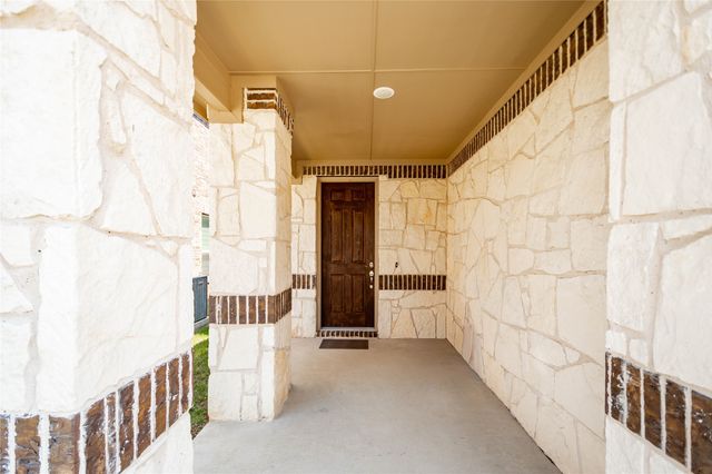 9828 Michael Irvin Street, Irving, TX 75063