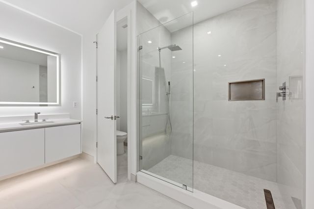 220 Lake Shore Drive 811, Lake Park, FL 33403