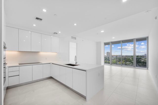 220 Lake Shore Drive 811, Lake Park, FL 33403