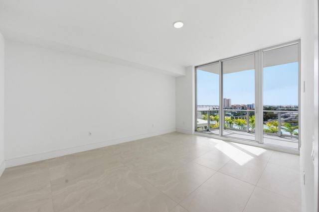 220 Lake Shore Drive 811, Lake Park, FL 33403