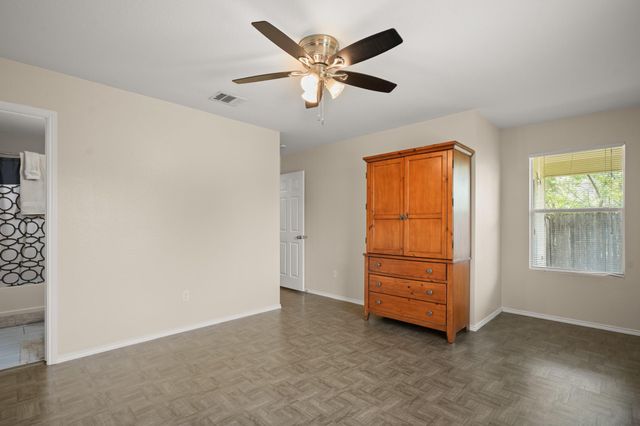 137 Hillhouse LN, Manchaca, TX 78652
