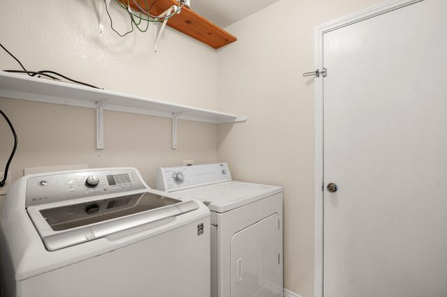 137 Hillhouse LN, Manchaca, TX 78652