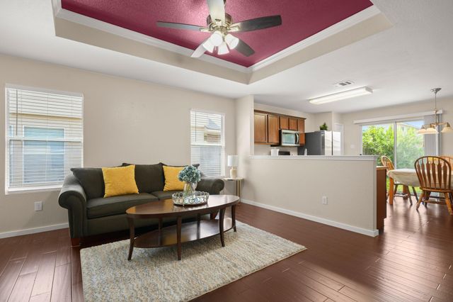 137 Hillhouse LN, Manchaca, TX 78652