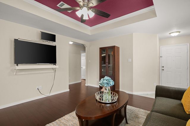 137 Hillhouse LN, Manchaca, TX 78652