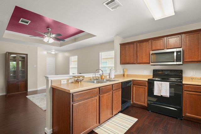 137 Hillhouse LN, Manchaca, TX 78652
