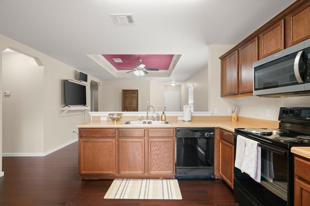 137 Hillhouse LN, Manchaca, TX 78652