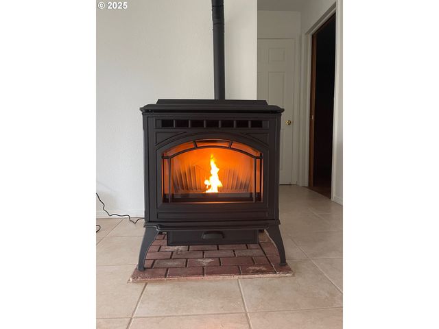 89 MICHIGAN Ave, Bandon, OR 97411