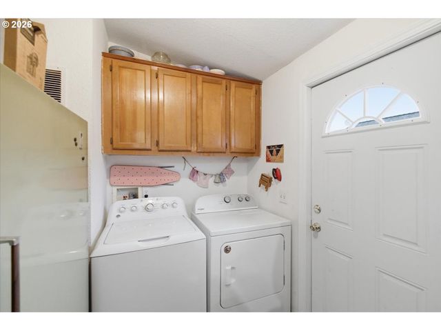 660 WASSOM St, Lebanon, OR 97355