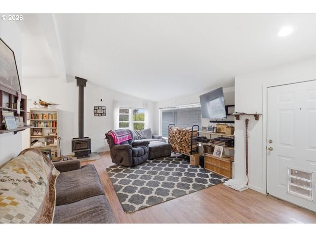 660 WASSOM St, Lebanon, OR 97355