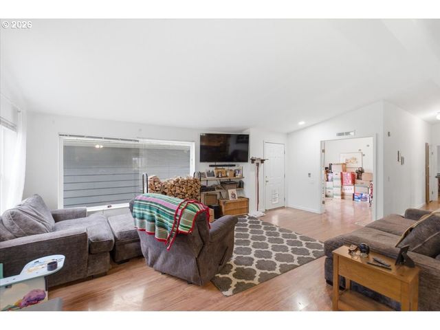 660 WASSOM St, Lebanon, OR 97355