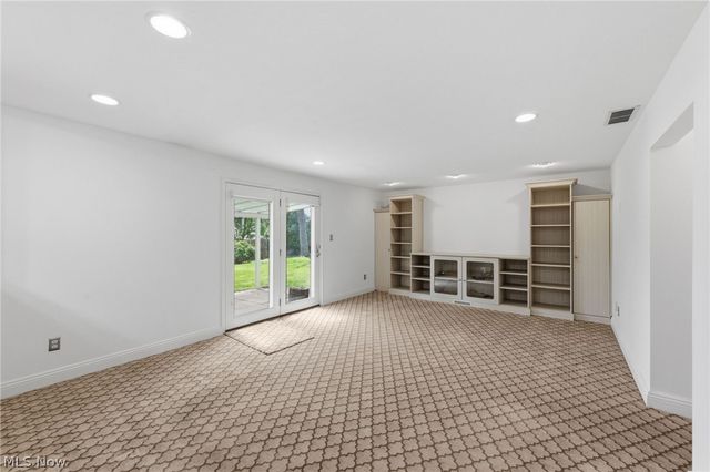 33276 Tallyho Drive, Solon, OH 44139
