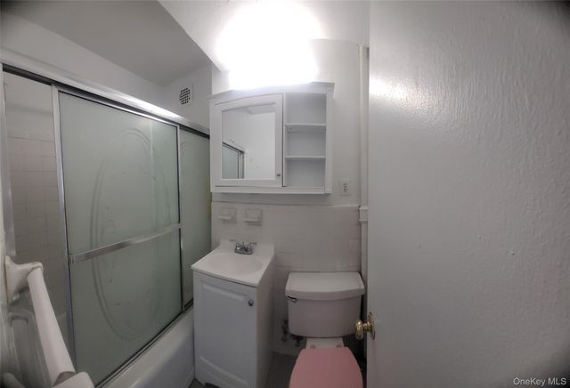 99-40 63rd Road 5R, Rego Park, NY 11374