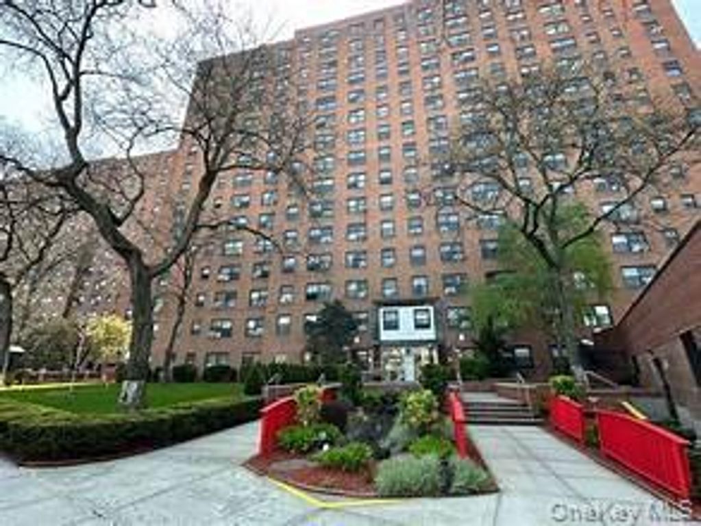 99-40 63rd Road 5R, Rego Park, NY 11374