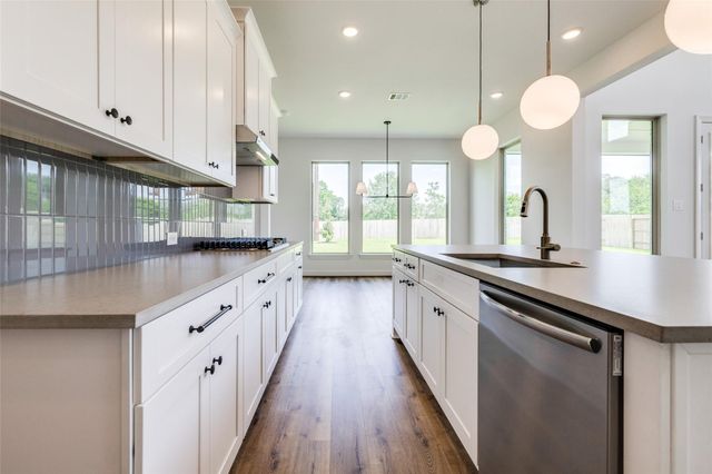 349 Covey Lane, Sealy, TX 77474