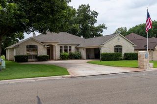 401 Olympia Fields ST, Meadowlakes, TX 78654