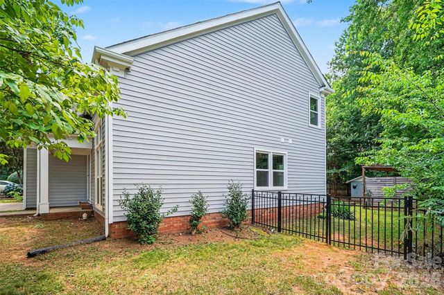 2213 Century Oaks Lane, Charlotte, NC 28262