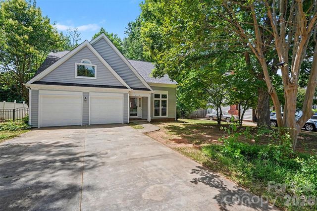 2213 Century Oaks Lane, Charlotte, NC 28262