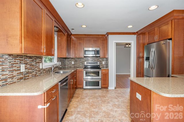 2213 Century Oaks Lane, Charlotte, NC 28262