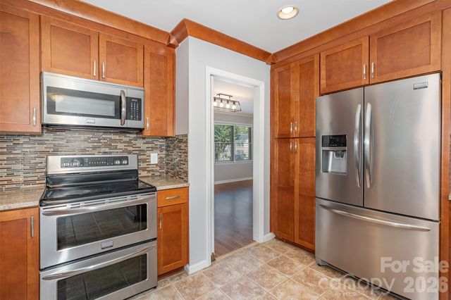 2213 Century Oaks Lane, Charlotte, NC 28262