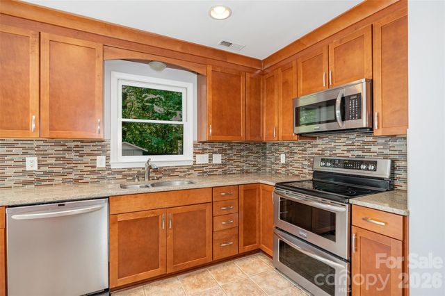 2213 Century Oaks Lane, Charlotte, NC 28262