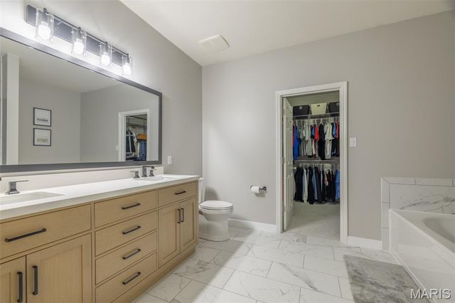 509 Country Chase Drive, Lake St Louis, MO 63367