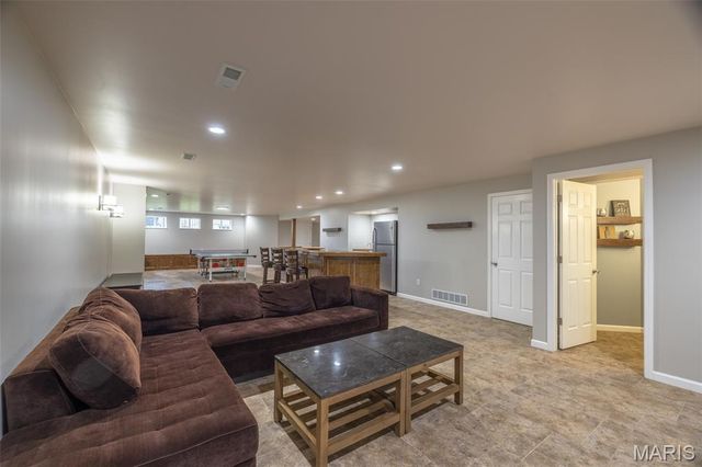 509 Country Chase Drive, Lake St Louis, MO 63367
