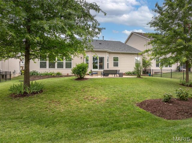509 Country Chase Drive, Lake St Louis, MO 63367