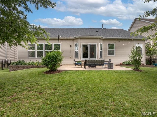 509 Country Chase Drive, Lake St Louis, MO 63367
