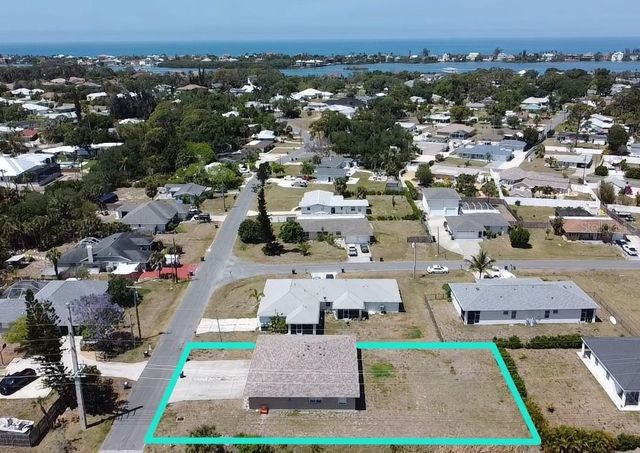 100 CHARLES DRIVE, Nokomis, FL 34275