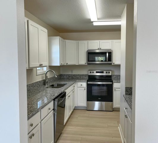 100 CHARLES DRIVE, Nokomis, FL 34275