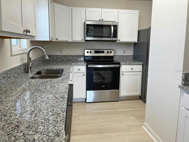 100 CHARLES DRIVE, Nokomis, FL 34275