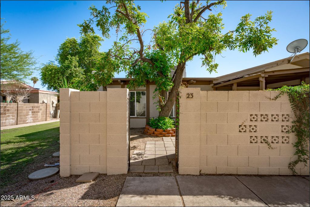 555 N MAY Street 23, Mesa, AZ 85201