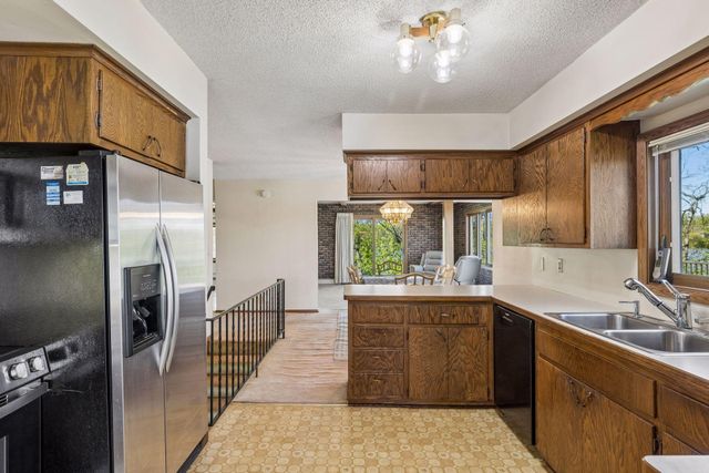 4033 Silver Lake Terrace NE, Saint Anthony, MN 55421
